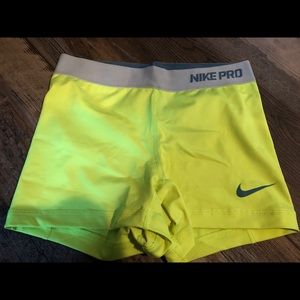 Neon yellow nike pros!💛